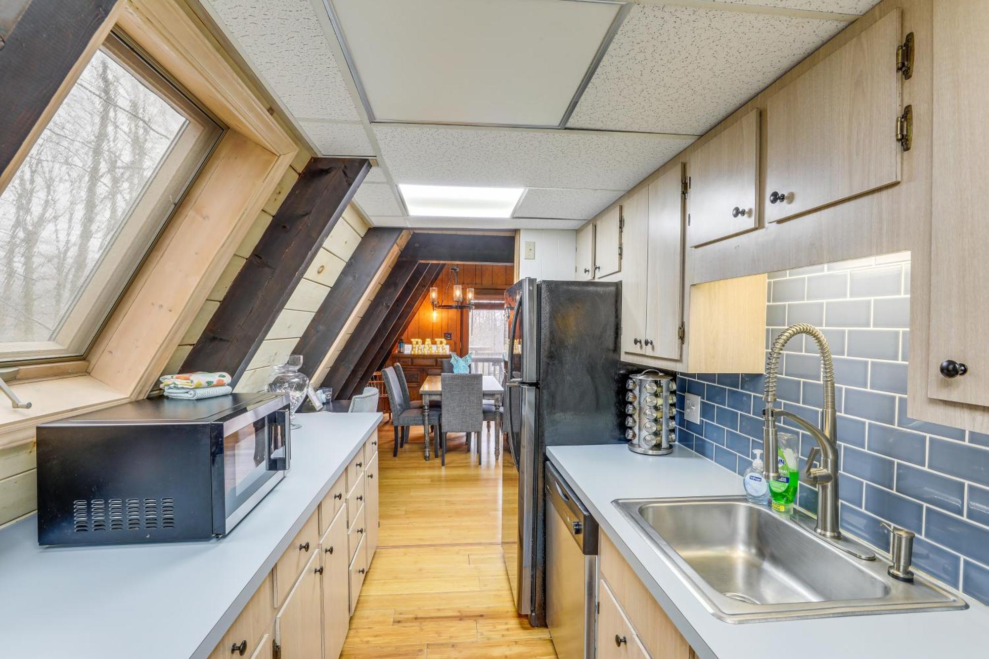 A-Frame Cabin With Hot Tub 1 Mi To Beech Mountain! Ngoại thất bức ảnh